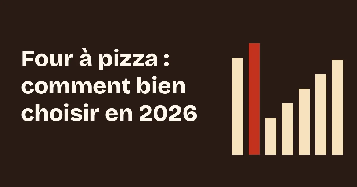 Four à pizza avec une pizza qui cuit sur la pierre